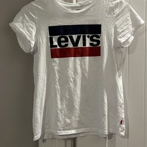 levi’s t shirt